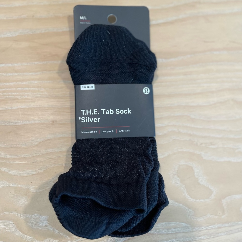 NWOT Lululemon T.H.E. Tab running sock *silver size M/L